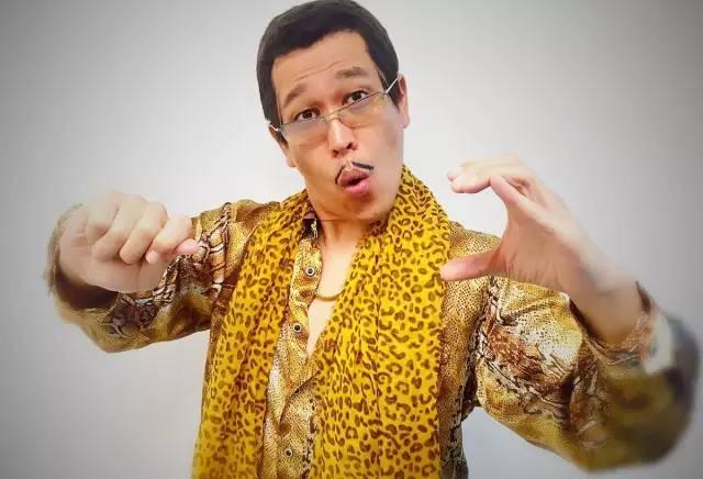 "用一個騷氣的動作征服了50萬粉絲，這個廚子兼屠夫脫了後更酷"