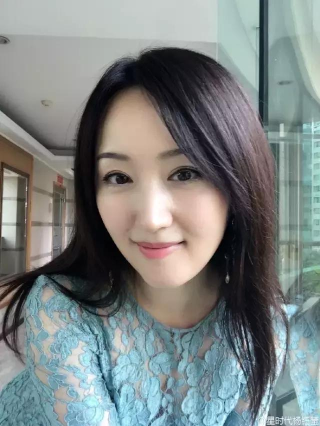 她曾是國民初戀，因謠言消失10年，如今45歲仍優雅甜美！