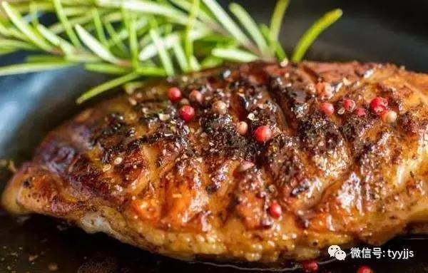 "健身人食物“四大件”：水煮蛋、雞胸肉、西蘭花和燕麥片？"