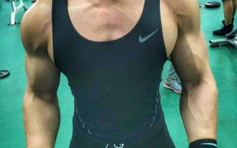 "95後愛健身，目標是健體冠軍，看宿舍就知道是工科型男"