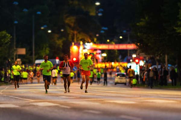 夜跑完全指南，你需要get這些技能！