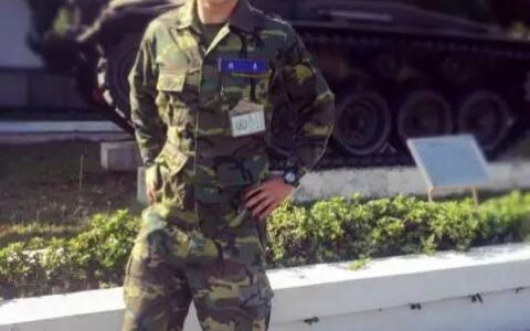 長得這麼帥還自帶一身腱子肉，婊貝們…想不想壓他或者被他壓呢？