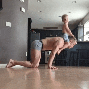 最帥奶爸跟3歲兒子玩健身，秀的不僅是八塊腹肌！