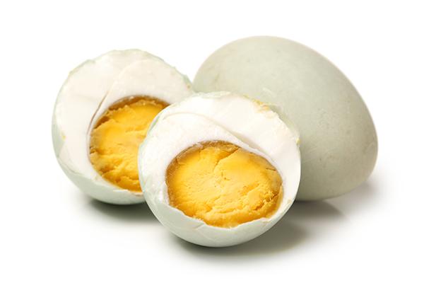 “閒的要命，富的留油”的鹹鴨蛋，真的不能貪吃哦！