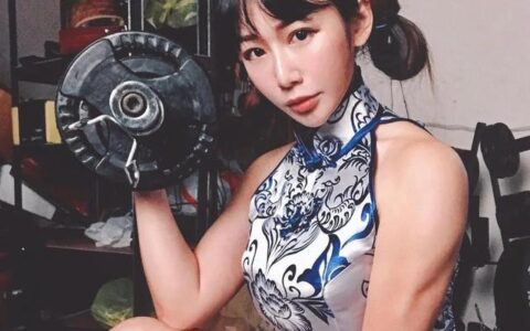 小姐姐穿旗袍深蹲，制服cosplay：這簡直就是宅男「殺手」