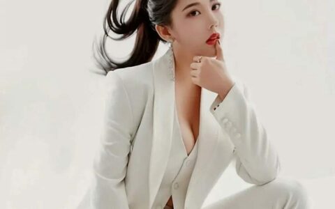 翹臀女孩劉太陽，健美比賽超「哇塞」的女裁判，身材讓人過目不忘