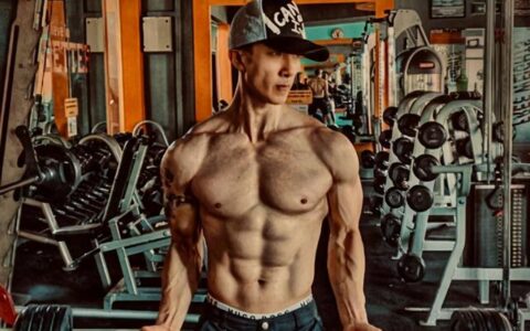 41歲吳尊身材完爆彭於晏？鮮肉長相硬漢身材！強壯肩膀練出來