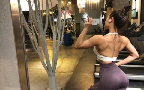 勵志！女教師堅持健身4年，不僅收獲完美身材，還拿下比基尼冠軍