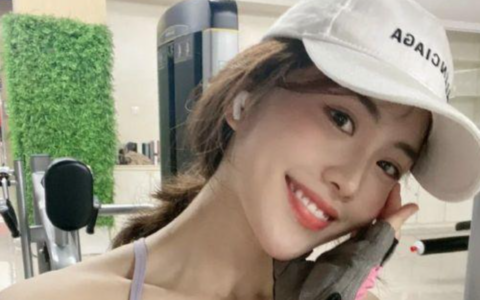 95後山東女教師，擁有完美的顏值 身材是種什麼體驗？