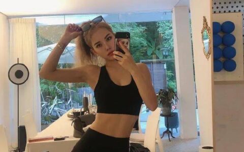 27歲杭州最美「畫畫的Baby」，直角肩+事業線+巴掌腰的身材有多絕？