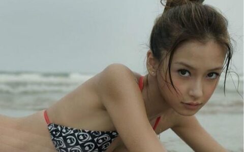 美國版「Angelababy」，勻稱光滑的玉體，這樣的身材你心動了嗎？
