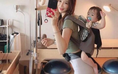 90後寶媽想曬娃，沒成想卻因自己身材火辣走紅網絡，圈粉眾多
