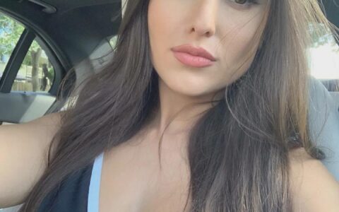 27歲女律師照片被瘋傳，粉絲直逼300W，這身材也太哇塞了~