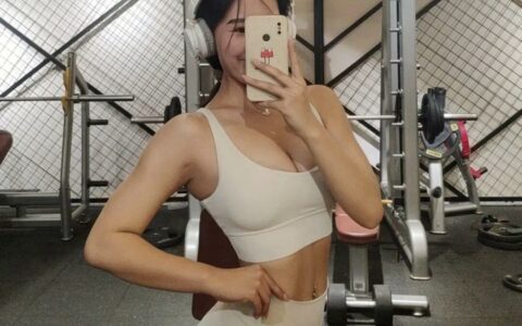 這個00後小姐姐長相青春甜美，愛好擼鐵，已上線！