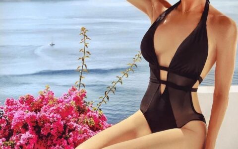 年過半百、還有2個孫女的她用一雙「逆天美腿」征服全世界…