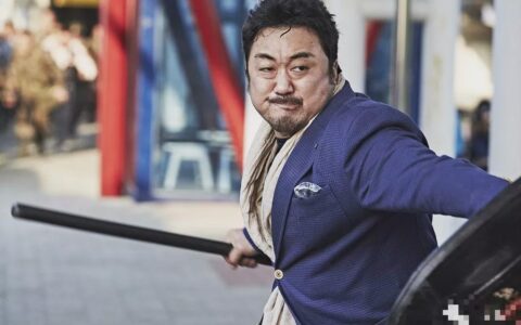 火爆全網的「最美體育老師」，竟被49歲肌肉大叔泡走！
