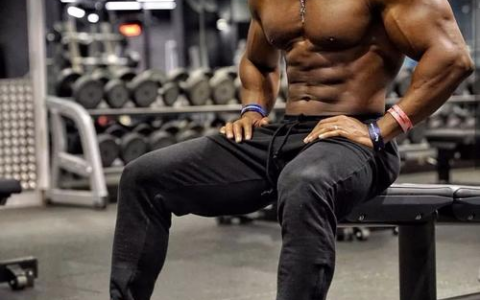 美國188cm健身模特，巧克力腹肌，健壯肌肉，如同雕刻一般