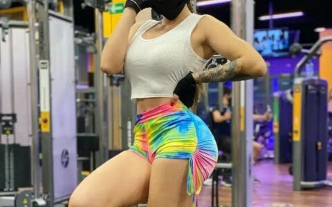 美女健身達人，優越腰臀比，性感迷人，get5個動作，練出同款曲線