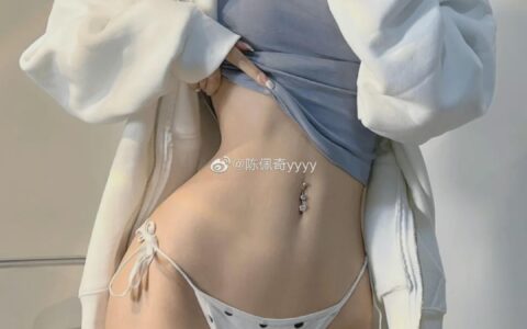95後重慶辣妹曬「小腰精」照，這比例線條絕了，女生看了都舔屏！