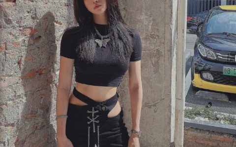 國產健身女孩穿上緊身裙，是種什麼畫風？