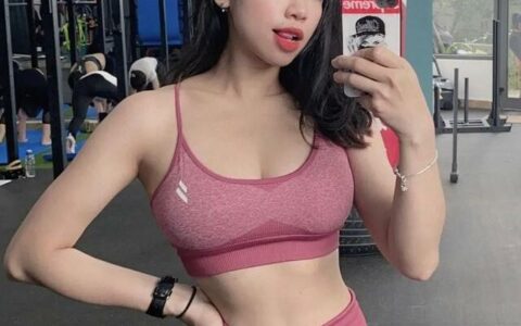 這位美女私教的身材也太好了吧，健身真的是世界上最公平的事情。