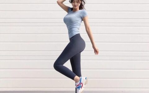 韓國氣質女神熱愛健身，鍛鍊出完美腰臀比的性感身材
