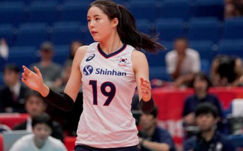 韓國「排球甜心」李多英，長相甜美，180cm 高挑身材，妥妥的女神