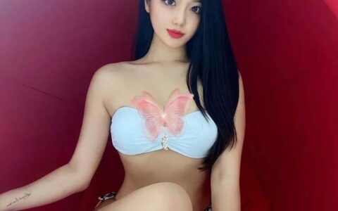 95後美女鋼琴老師，健身後擁有極品火辣好身材，無論男女都羨慕