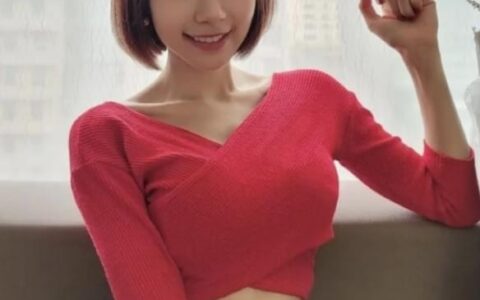 馬來西亞宅男女神，清新甜美火辣身材，被粉絲稱為「真人版娜美」
