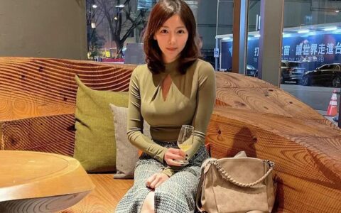 29歲女明星挑戰大重量硬拉，網友：這身材絕了