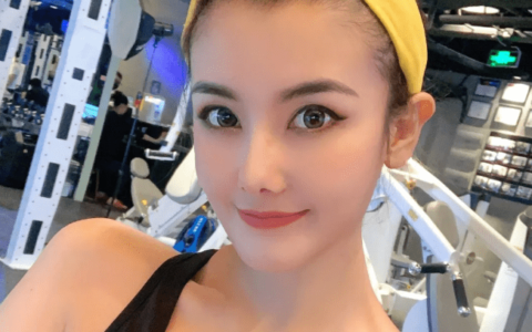 98年新疆女孩，不僅顏值高，身材還好，這就是健身的魅力了吧