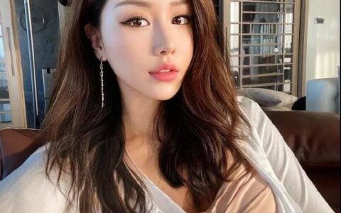小姐姐堅持健身，時而知性優雅時而可愛俏皮，充滿青春活力隨意切換