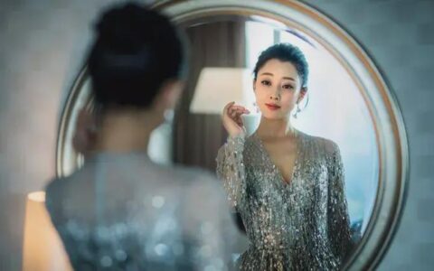 43歲殷桃網絡分享健身日常，肌肉緊實讓人羨慕