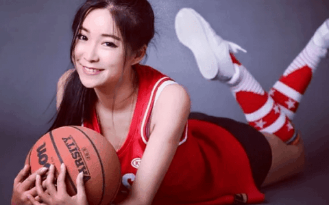 籃球美女主播周玲安，因身材好被封女神 