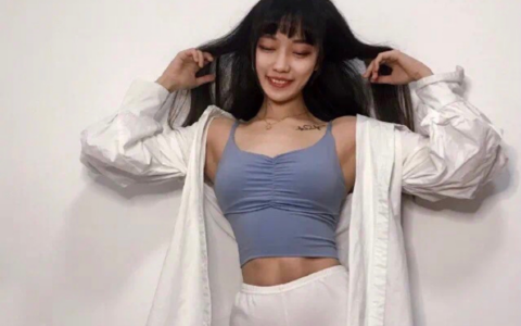 24歲「最美古箏老師」，身材完美顏值高！