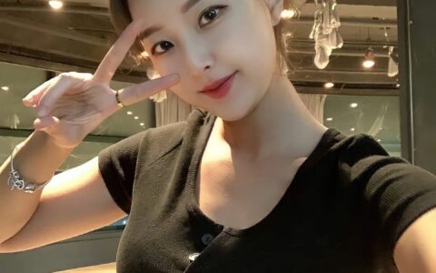 「韓版楊超越」身材照曝光，曲線迷人，網友：看得我目不轉睛…