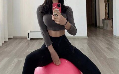 27歲長期堅持健身，她練出了性感身材，力量美是你的理想身材嗎？ 