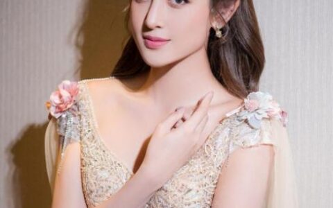 新一代「越南第一美女」，完美臉蛋，飽滿身材，深受網友喜愛