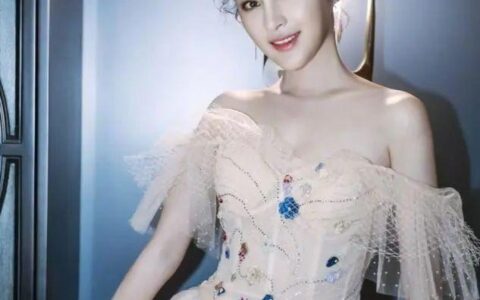 被稱"最美潘金蓮"的她，34歲了，臉蛋、身材像18歲妙齡少女