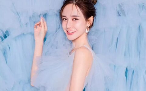 被稱為馬來西亞第一美女，2017~2019連續三年入選全球百大美女