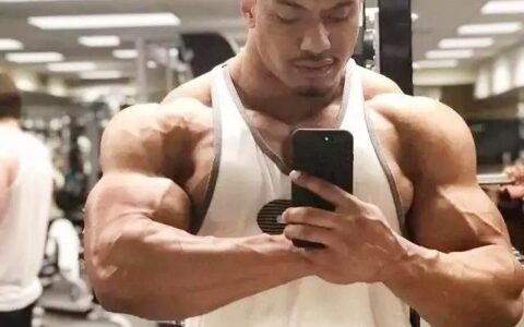 23歲成為力量舉大神，日常臥推重量240KG，用4個技巧提升臥推水平