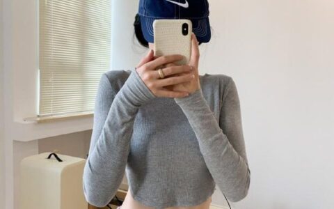 內蒙古小姐姐「軟爺」，酷愛擼鐵，擁有馬甲線+大長腿的超模身材