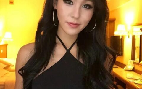38歲"韓國最美警花"，身材曲線前凸後翹，女神級的存在