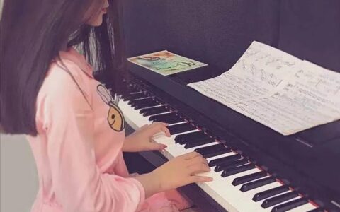 22歲韓國健身女神，130斤的身材令人羨慕，網友：這才是微胖身材