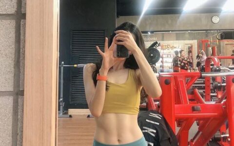 這就是你需要的馬甲線訓練方案，4個動作全面雕塑腹肌燃脂瘦肚腩