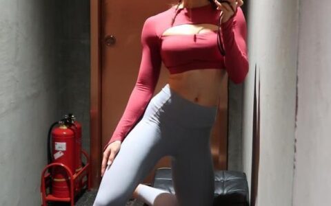 肌肉與美女很搭！2020年健身模特冠軍，結實肌肉，比男人還壯