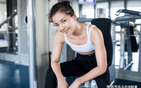劉濤健身11年，43歲的身材依舊完美，網友：讓人羨慕！