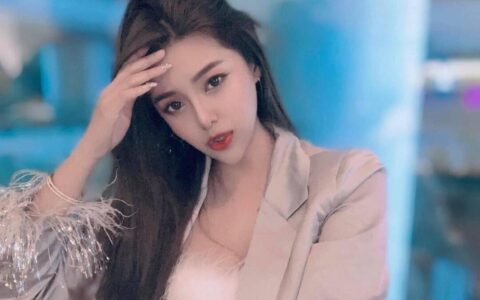 大馬比基尼胸模，酷愛健身運動，D罩杯完美胸器，水蛇腰配蜜桃臀