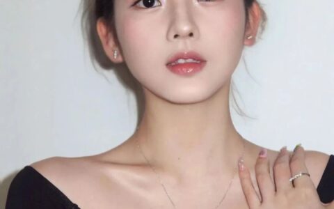這位自律小姐姐，清純長相+火辣身材，是你的菜嗎？