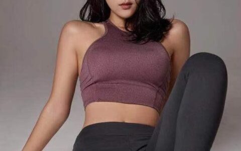 120斤韓國健身女教練，身材凹凸有型，預防乳房下垂太重要了